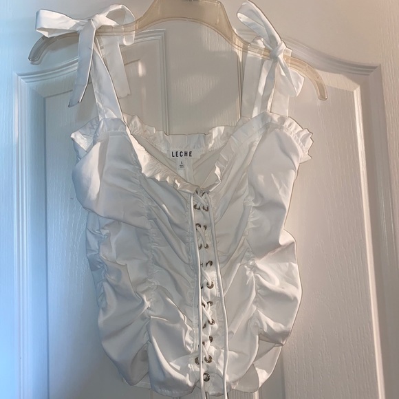 CUTE WHITE TOP - Picture 2 of 6